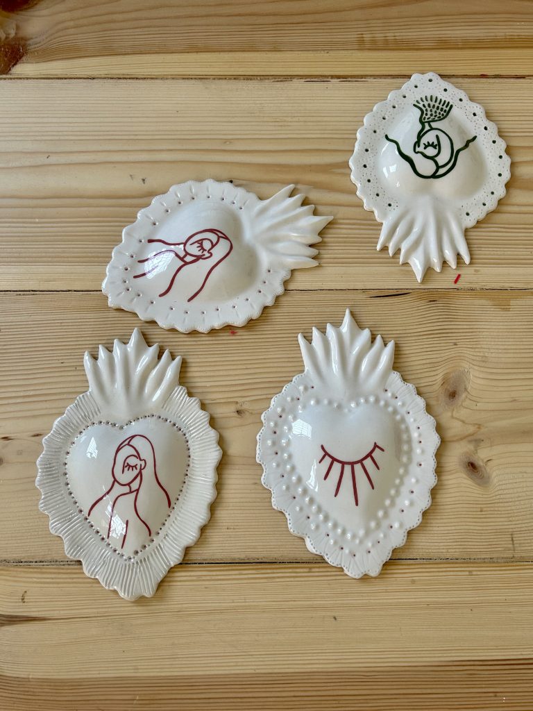 Cuori sacri in ceramoca a Dergano da Heart-ista