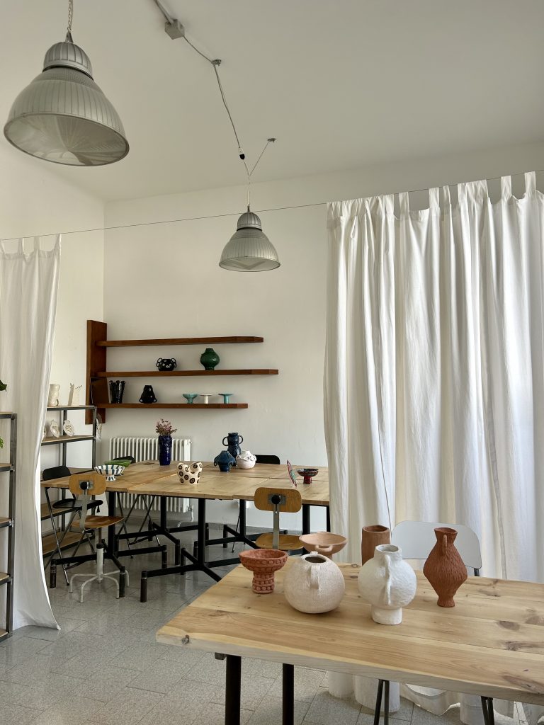 Heart-ista atelier a Dergano dove si creano cuori sacri e vasi in ceramica