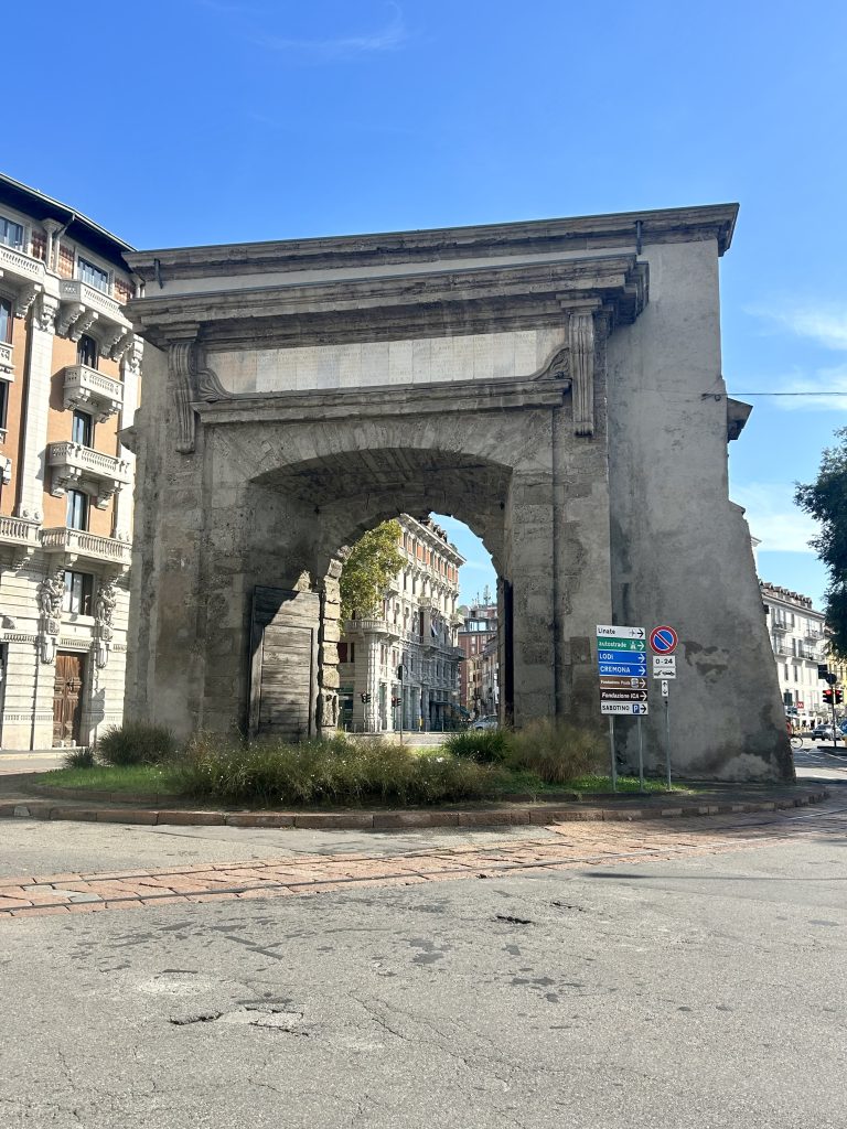 Arco di Porta Romana, l'inizio di corso di porta romana a Milano