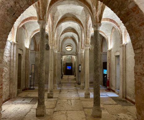 Una chiesa antichissima sottoterra: la cripta di San Sepolcro a Milano