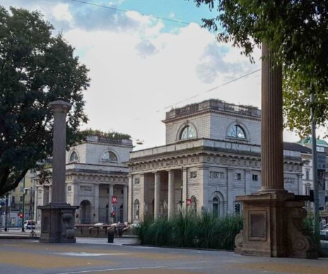 Le strane colonne di Milano