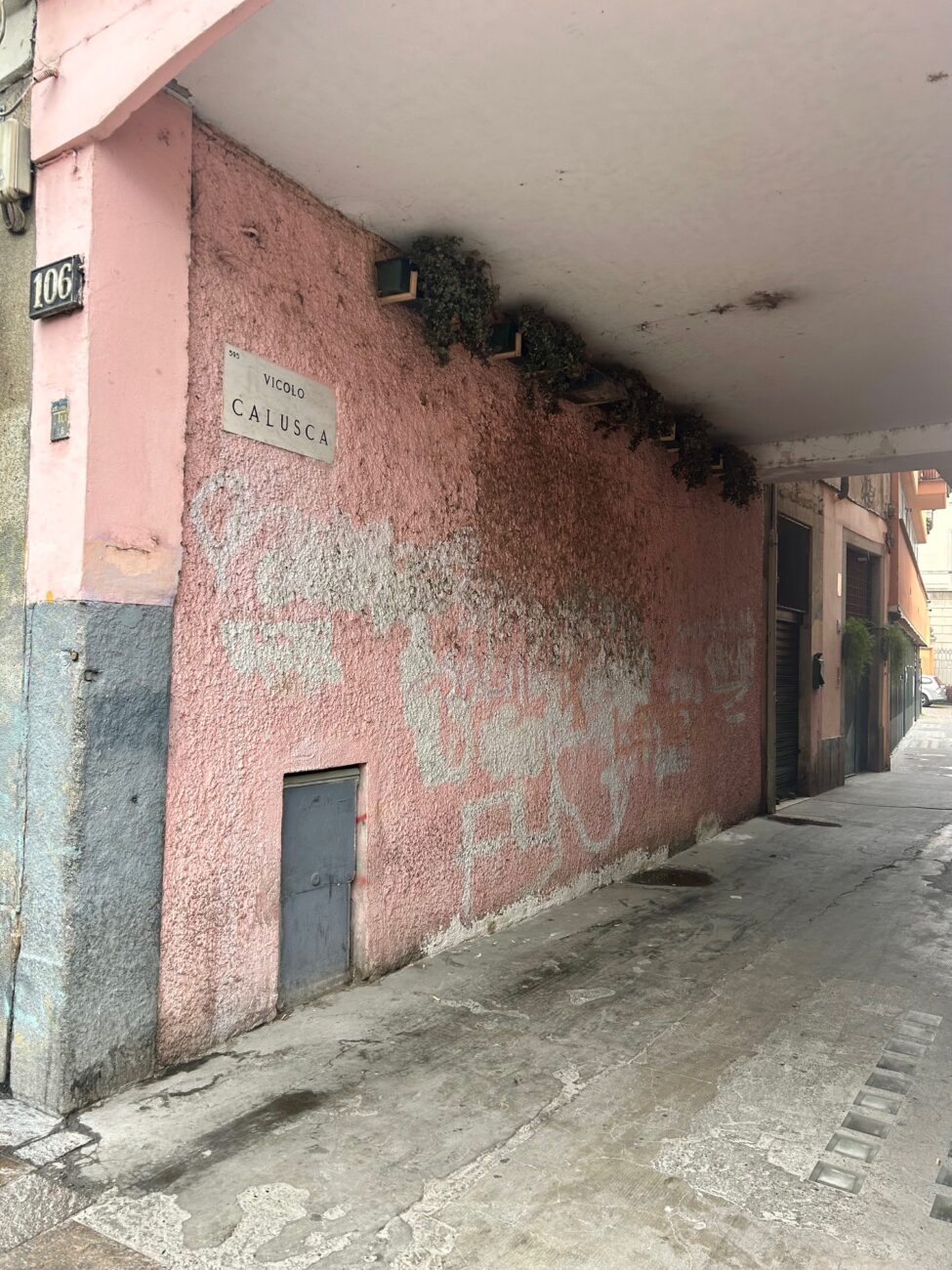 Vicolo Calusca, tra i vicoli più oscuri di Milano