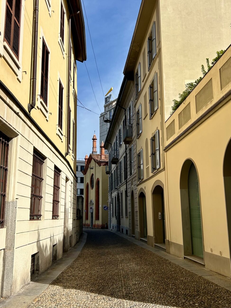 Vicolo San Giovanni sul Muro a Milano